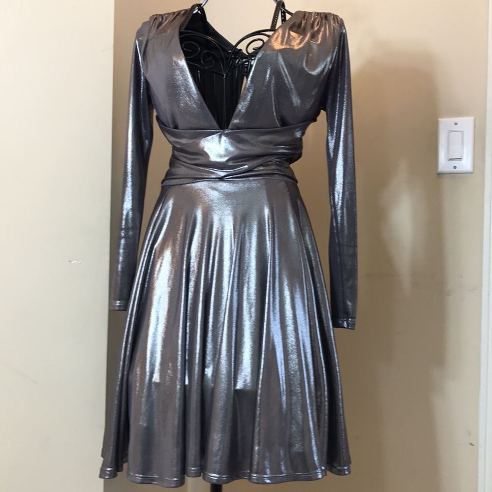 STUNNING Halston Heritage Plunging V-Neck Gray Metallic Long Sleeve Dress - Picture 3 of 12